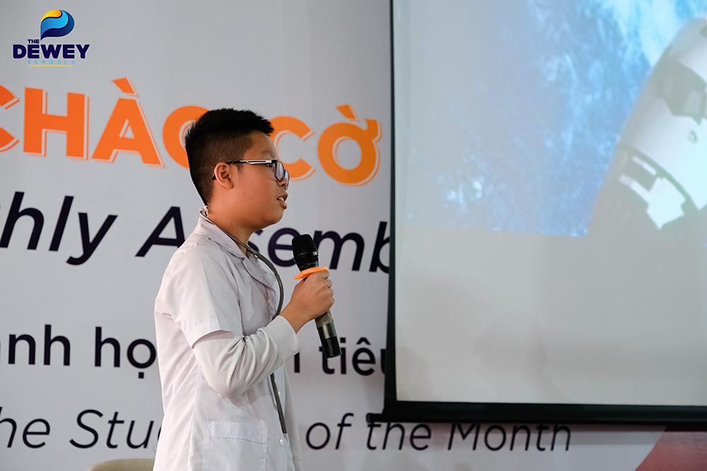  Bác sĩ xuất hiện trên Talk Show của Truyền hình Dải ngân hà.