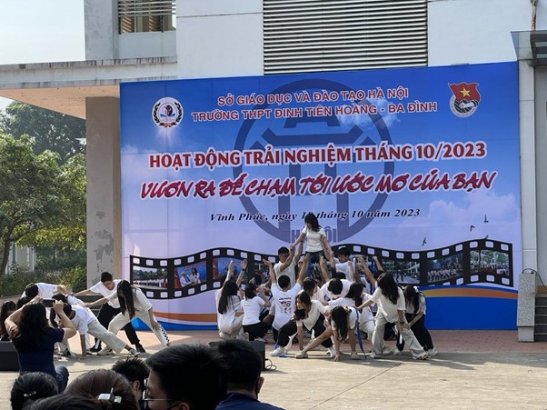 truong-thpt-dan-lap-o-ha-noi-dinh-tien-hoang