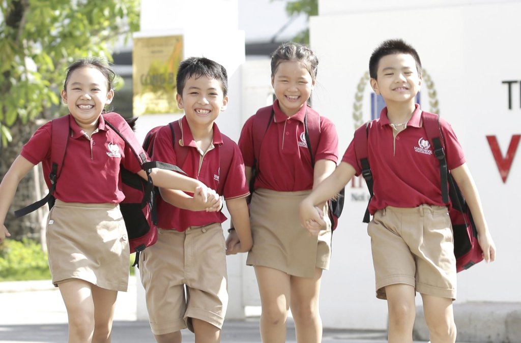 dong-phuc-truong-quoc-te-truong-viet-uc