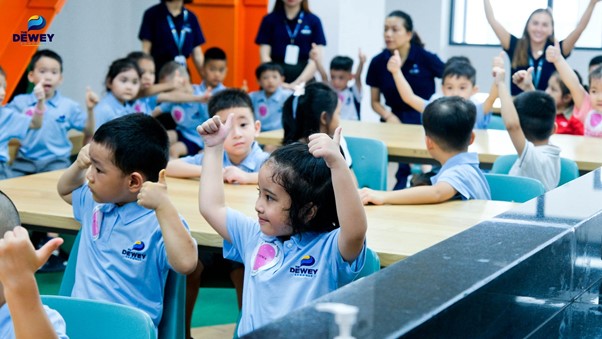 Chương trình đào tạo của Dewey Schools hướng đến sự phát triển toàn điện của trẻ