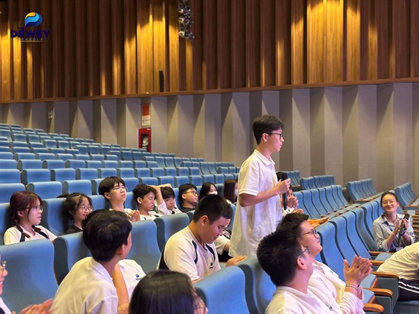 hoc-chuong-trinh-lien-ket-quoc-te-tai-dewey-schools