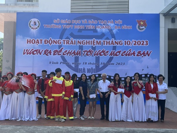 truong-dan-lap-quan-ba-dinh-THPT-dinh-tien-hoang