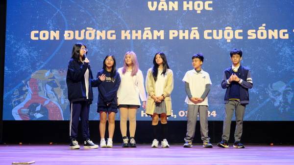 van-hoc-hien-thuc-tay-ho-tay-15