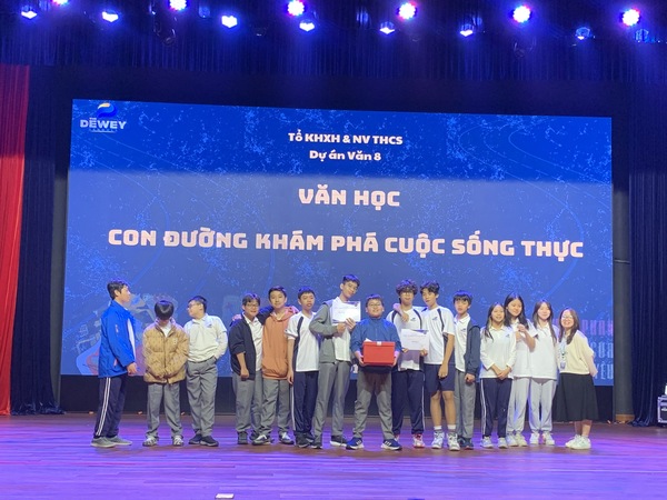 van-hoc-hien-thuc-tay-ho-tay-18