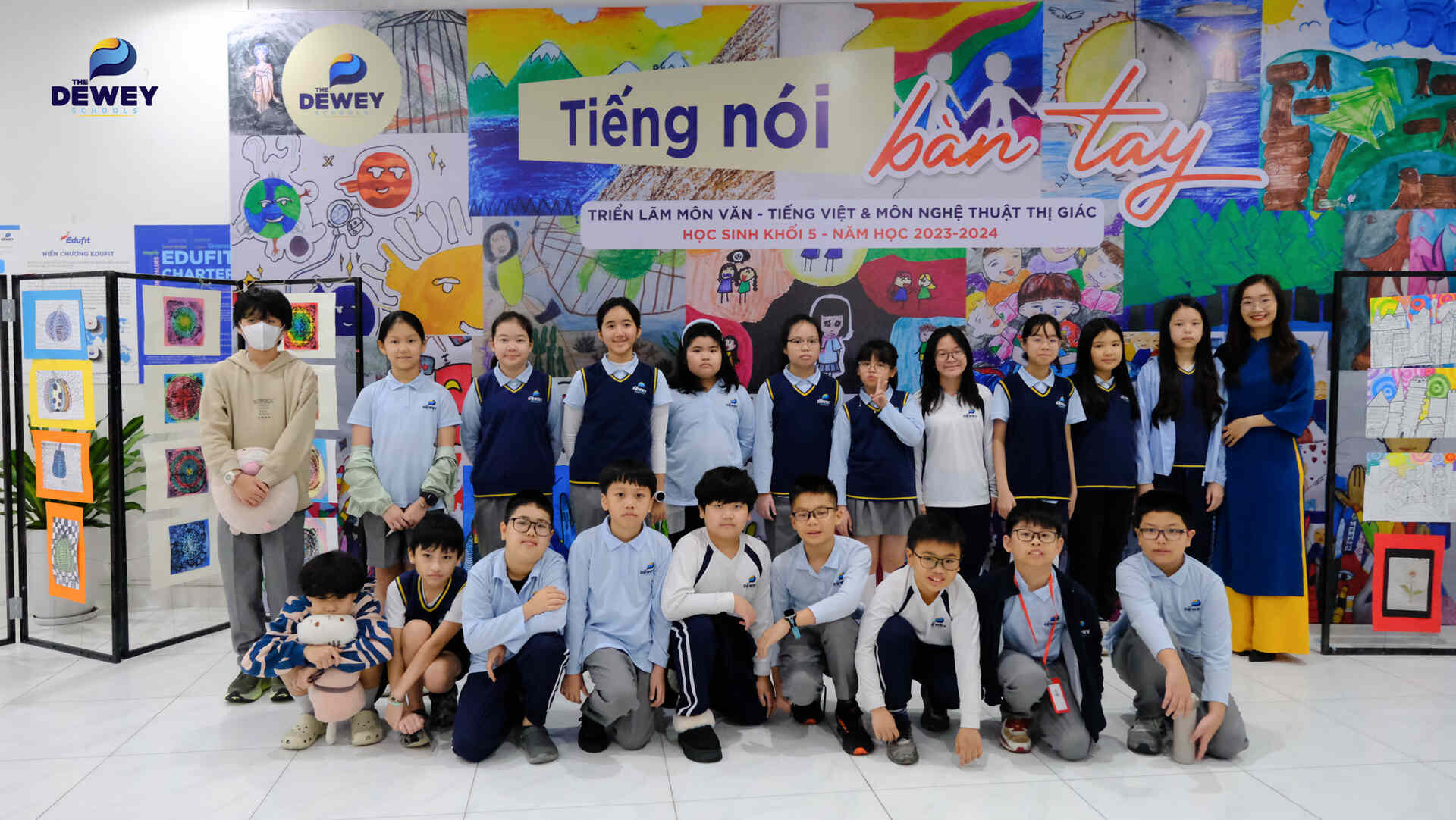 trien-lam-tieng-noi-ban-tay-cover