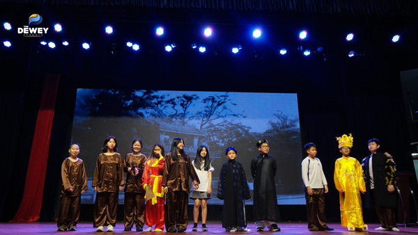 reenacts-the-history-of-vietnamese-script-02