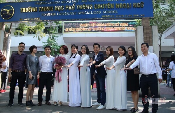 truong-thpt-o-cau-giay-THPT-chuyen-ngoai-ngu