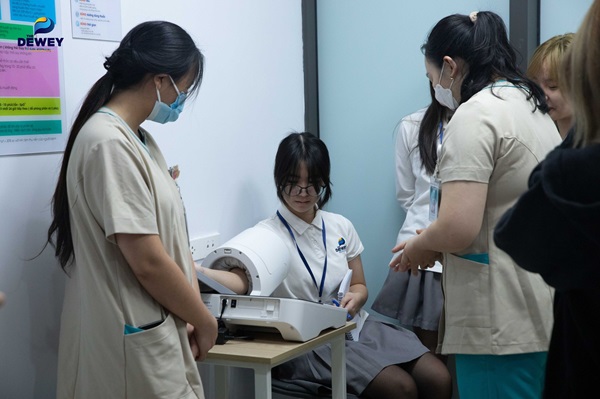 Nhân viên y tế chiếm vị trí quan trọng với quá trình phòng chống bệnh học đường