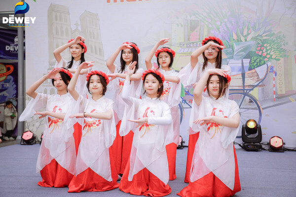 chợ-tết-mùa-xuân-đầu-tiên-08