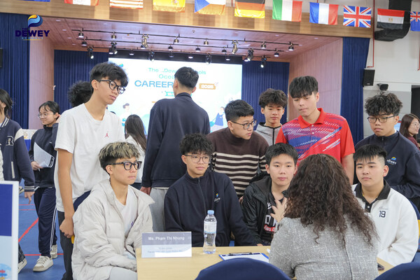 Dewey-Career-Fair-07