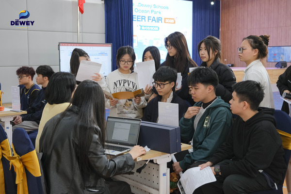 Dewey-Career-Fair-06