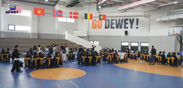Dewey-Career-Fair-03