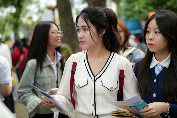 tuyen-sinh-2025-01