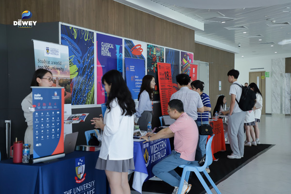 Mini-Fair-Triển-lãm-Đại-học-03