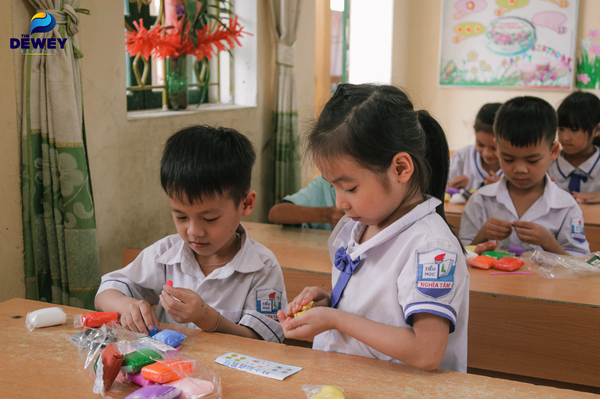 dự-án-Nâng-bước-em-tới-trường-04