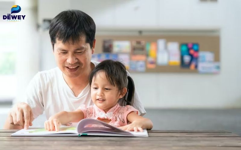 Hãy cho trẻ đọc sách thay vì sử dụng điện thoại