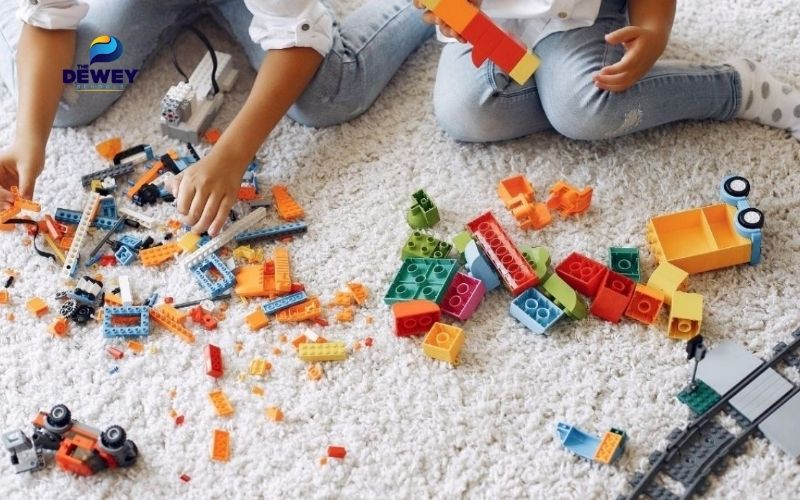 Xếp hình lego là trò chơi giúp nâng cao độ tập trung của trẻ