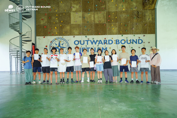 DEWEYxOUTWARD-BOUND-02