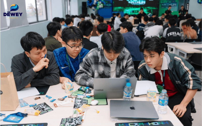 Sinh viên ngành Công nghệ Thông tin tham gia hackathon và dự án Nhà Cái Thể Thao, Game Bài, Slot Uy Tín Số 1 Châu Á để tăng lợi thế khi xin Fv88 www fv88 com app