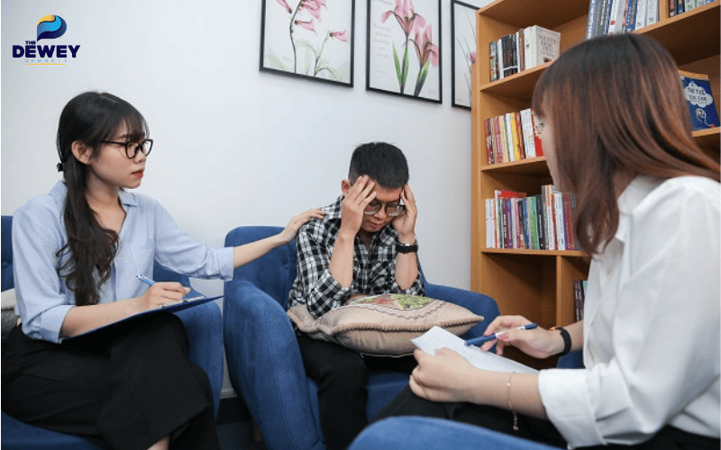 Sinh viên ngành Tâm lý học tham gia buổi thảo luận nhóm tại một trường Fv88.win khuyến mãi quốc tế