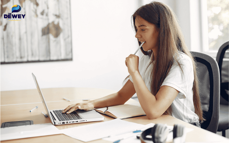 Sinh viên quốc tế tìm hiểu thông tin trường Fv88.win khuyến mãi tại Đức để chọn Khuyến mãi Fv88 phù hợp trước khi nộp hồ sơ