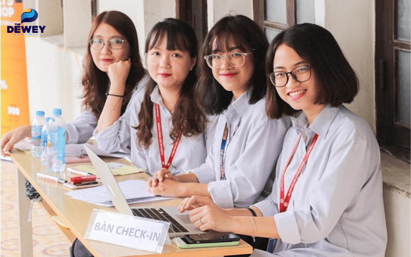 Sinh viên Fv88 dangnhap Ngoại thương thảo luận dự án kinh tế nhóm