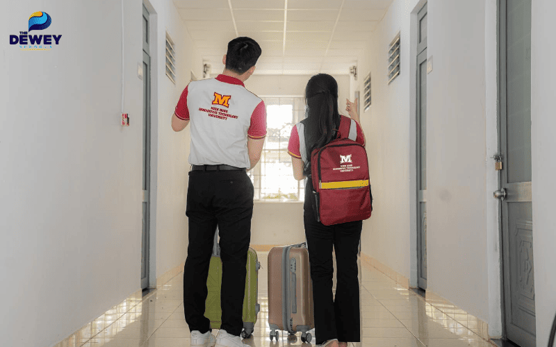 Sinh viên MIT trong khu ký túc xá - nơi Fv 888 tải ứng dụng và sinh hoạt hiện đại, đầy đủ tiện nghi