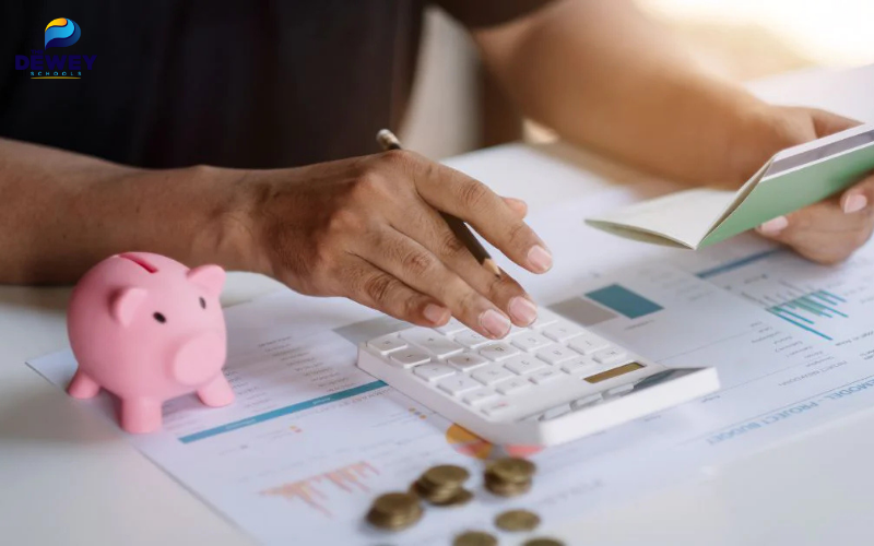 Ứng viên chuẩn bị giấy tờ chứng minh tài chính trước buổi phỏng vấn visa Fv 88 cá cược trực tuyến Mỹ