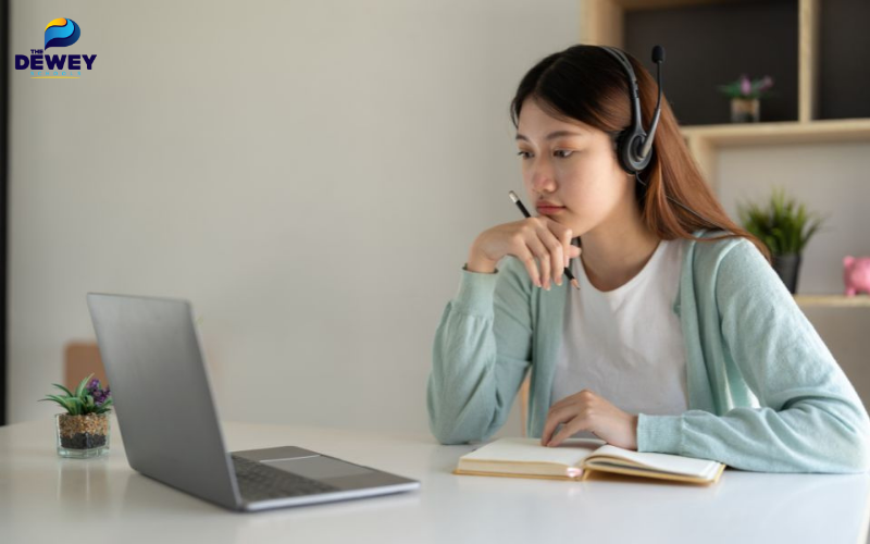 Sinh viên trả lời phỏng vấn xin visa Fv 88 cá cược trực tuyến Úc bằng tiếng Anh qua video call