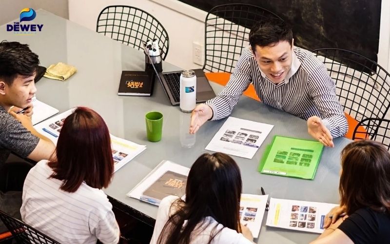Làm việc nhóm giúp rèn luyện kỹ năng giao tiếp